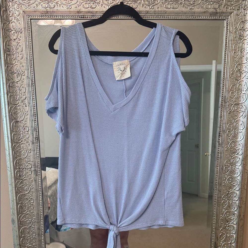 Fantastic Fawn Light Blue Tie-Hem Cold-Shoulder Tank